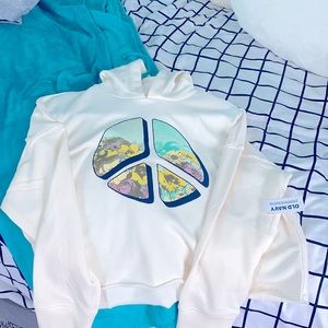 Old navy, brand new cropped sweatshirt (still has tag) Size: Kids Large 10-12